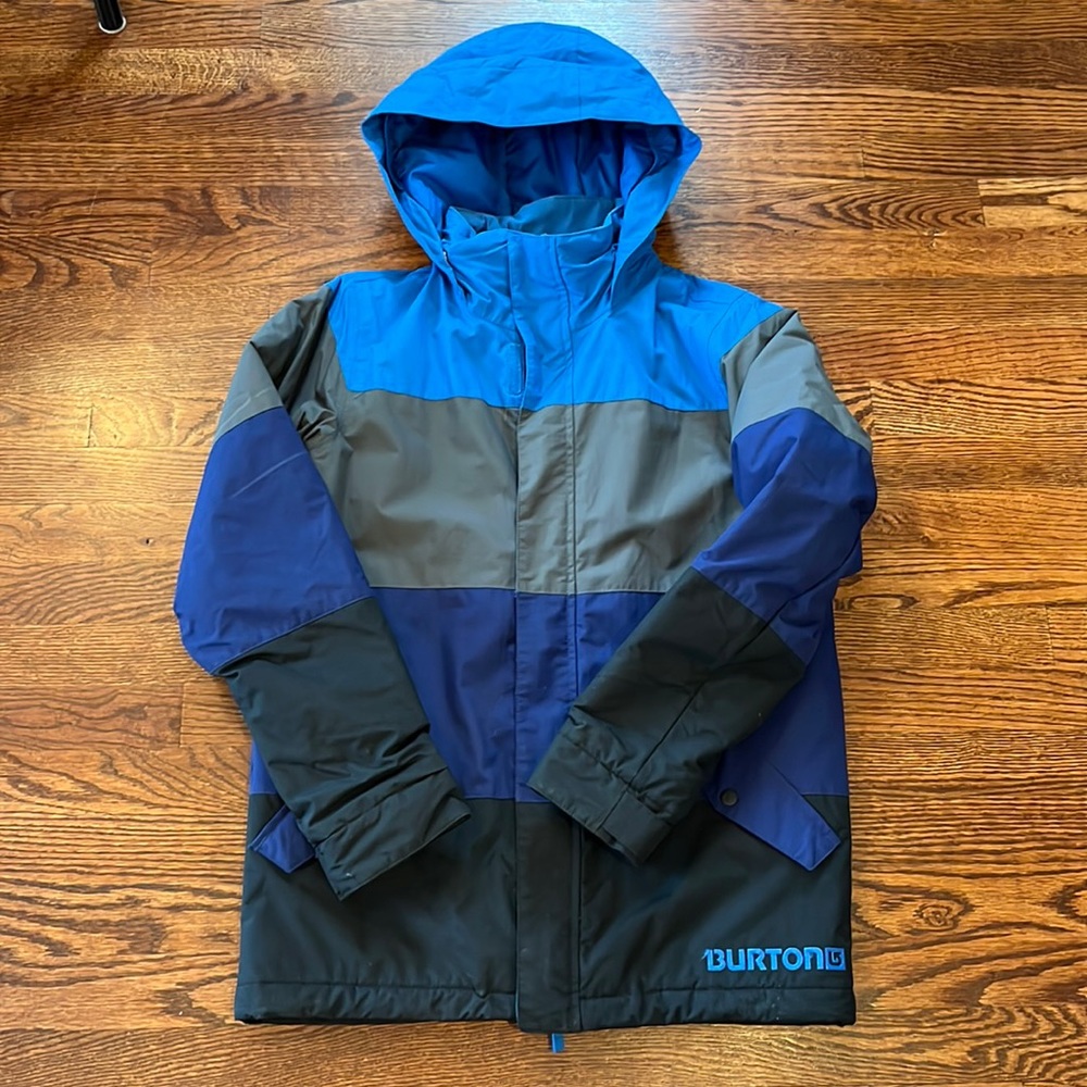 Boys Burton Symbol snowboard/ski jacket size L. In good condition. No rips.
